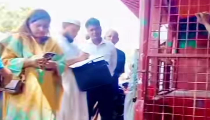 কেন্দুয়ায় মাংসের দোকানে মোবাইল কোর্ট, দুই ব্যবসায়ীকে অর্থদণ্ড