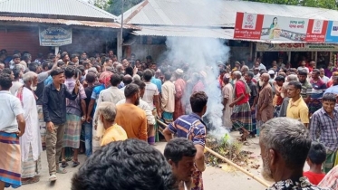 কুড়িগ্রামে সারের দাবিতে সড়ক অবরোধ, পরে বিতরণ
